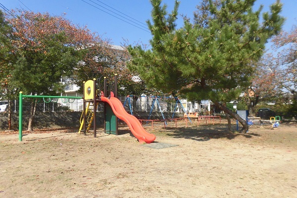 八幡公園の遊具