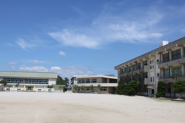 小楠小学校の外観写真