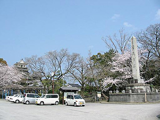 中津城公園・独立自尊碑