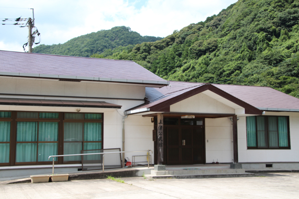 上津地区公民館の外観写真