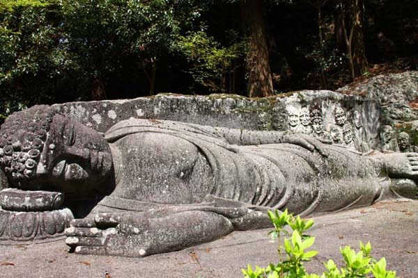 神護寺の釈迦涅槃像 大分県中津市