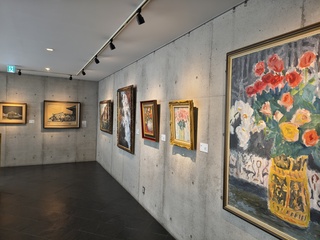 二階洋画展示室の様子 二階洋画展示室の様子