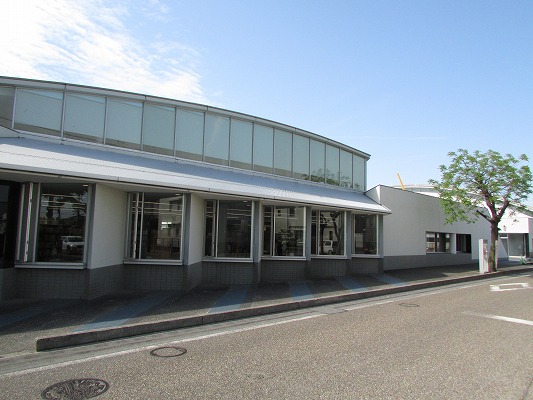 小幡記念図書館の外観写真