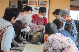 材料を混ぜて