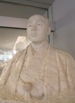 小幡篤次郎石像