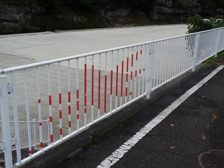 清掃後のガードパイプ 清掃後のガードパイプ