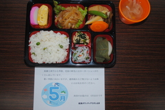 出来上がった豪華なお弁当