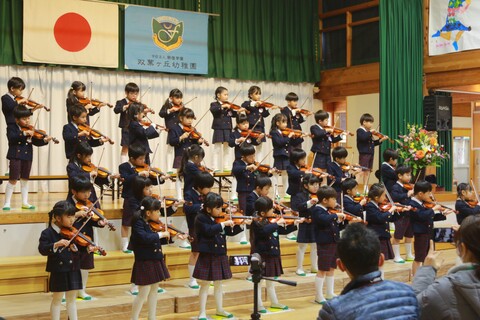 年長児によるヴァイオリンの演奏
