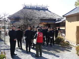 福澤旧居見学の様子