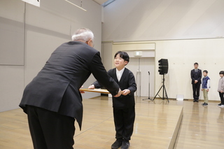 認定証授与の様子