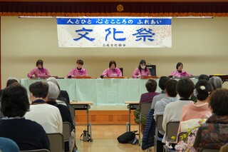 大正琴の演奏