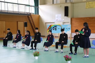 卒業生8名