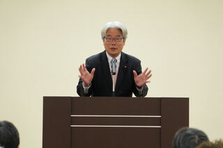 相良市議会議長祝辞の様子
