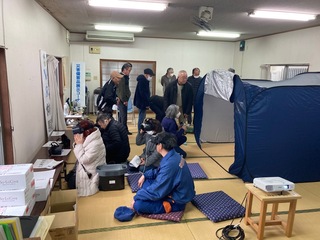 VR体験の様子（湯屋）