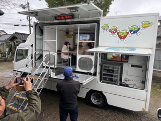 地震体験車の様子（湯屋）