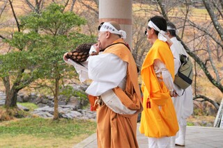 法螺貝の音色で出発します