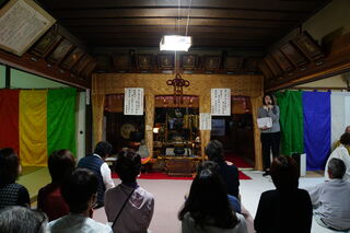 中津市歴史博物館学芸員による説明