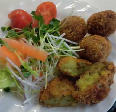 10月 沖代_カレー風味さつまいもコロッケ
