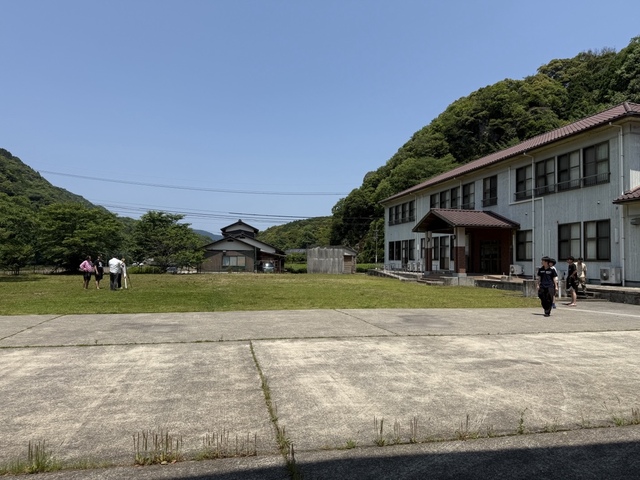やかた田舎の学校での測量