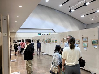 美術展の様子