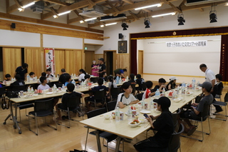 昼食の様子