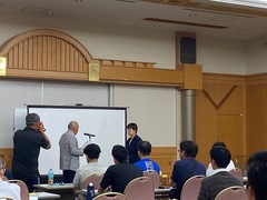 修了証授与の様子