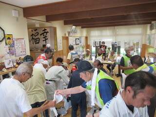 避難所受付の様子 避難者の受付の様子