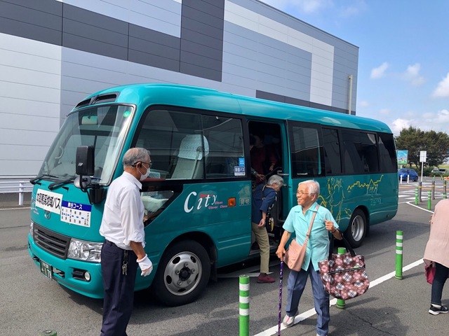 終点のイオンモール三光にて降車 終点のイオンモール三光にて降車