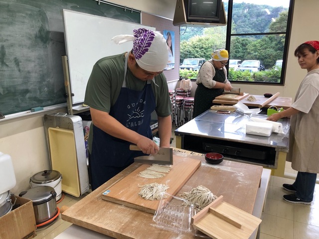 そば打ち体験の様子 そば打ち体験の様子