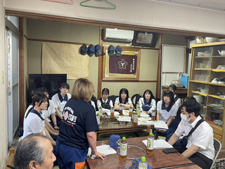 冨永隊長による女性消防団活動説明 冨永隊長による女性消防団活動説明