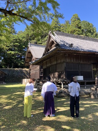 末廣神社で宮司による説明