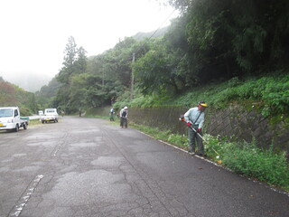 草刈りの様子 草刈りの様子