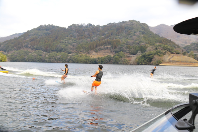 大学生の寒中水上スキー 大学生の寒中水上スキー
