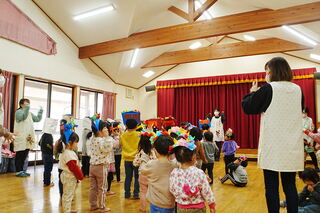 「鬼のパンツ」を元気よく歌います