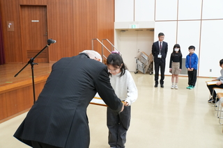 認定証授与の様子