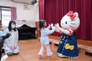 笑顔でハイタッチ！