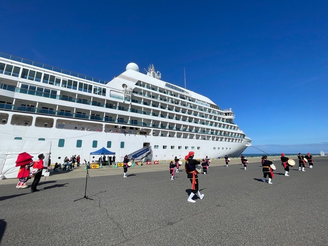 琉球國祭り太鼓の演技でお出迎