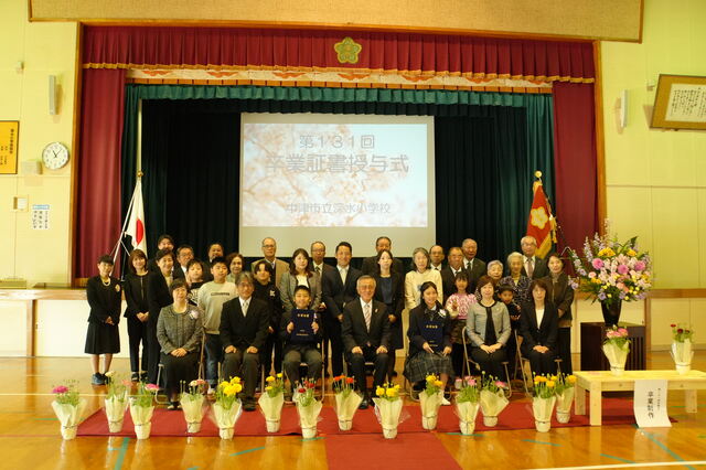 地域に温かく見守られた卒業式