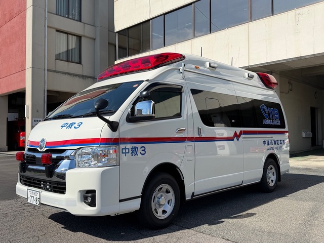 電動ストレッチャーを搭載した救急車