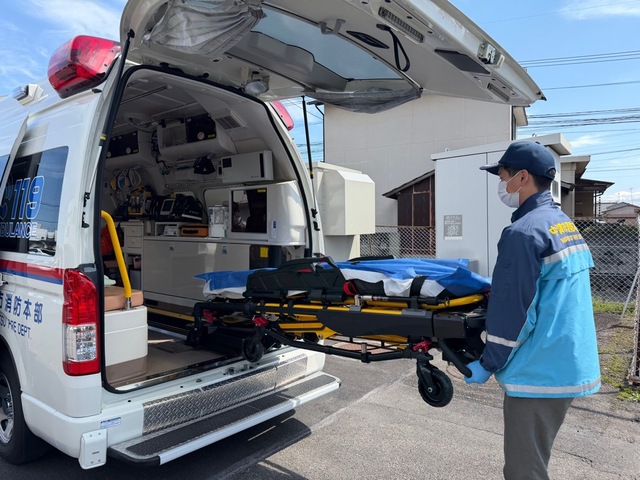 電動ストレッチャー使用の様子