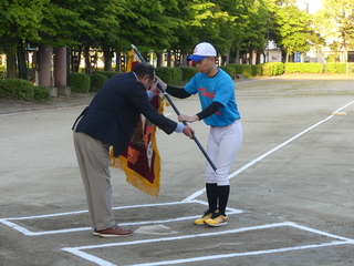 優勝旗返還 優勝旗返還