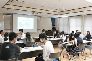 講義を受ける様子 講義を受ける様子