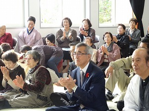 会場での奥塚市長