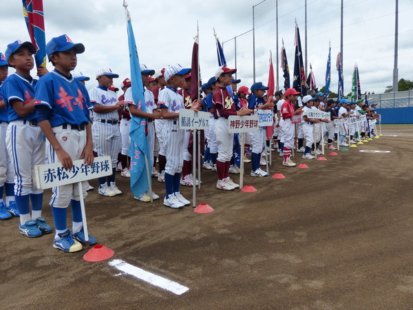 開会式の少年野球チーム