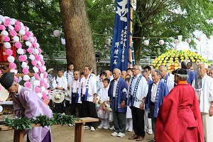 神事の様子（八幡鶴市神社）