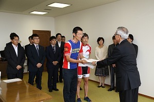 メイプル耶馬サイクリングロード活性化会議　提言書手交式