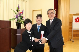 奥塚市長と新成人のお2人