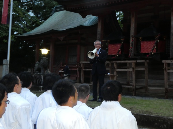 御神輿のお立ちに際して奥塚市長の挨拶