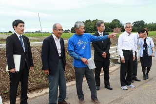 「三光コスモス園」の視察