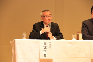 東九州新幹線への期待を述べる奥塚市長